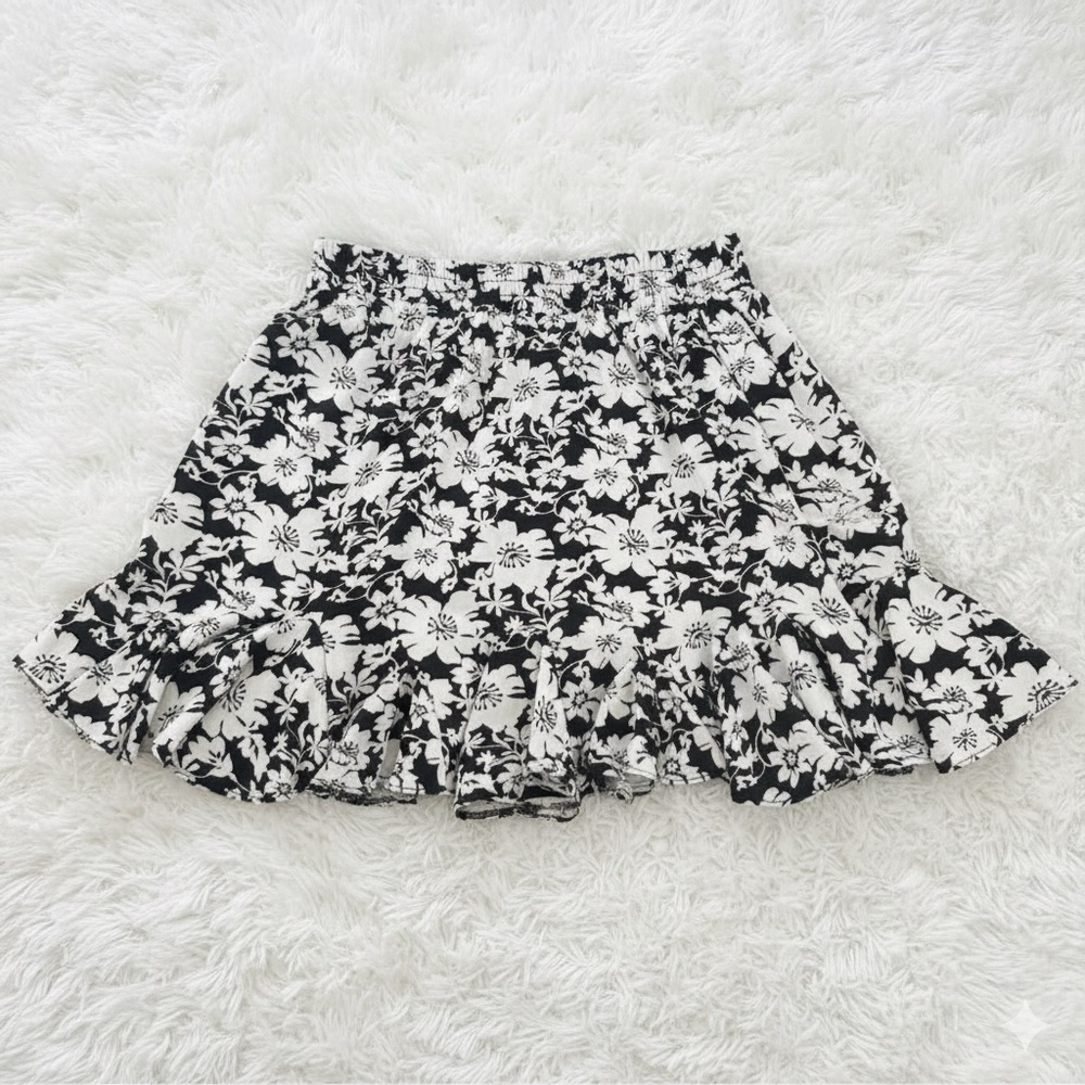 LOFT Black White Floral Elastic Waist Ruffled Skater Pull-on Mini Skirt Size M